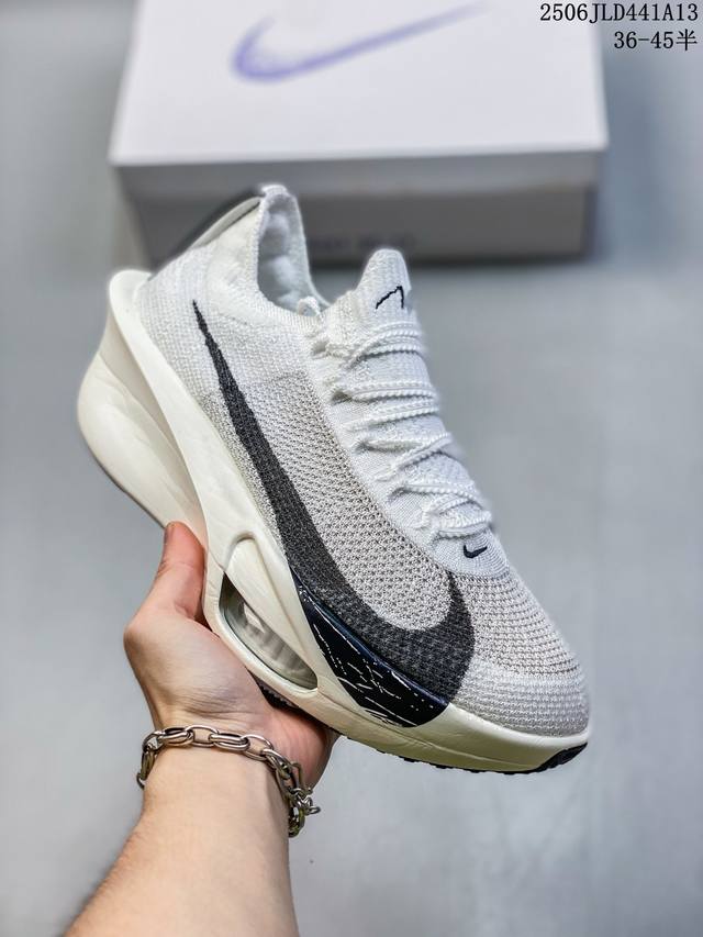 Nk Zoom Vaporfly Next 3% Prototype 年全新超级马拉松跑鞋 #鞋款搭载两个Airzoom缓震配置，中底Zoomx 泡绵从后跟延伸
