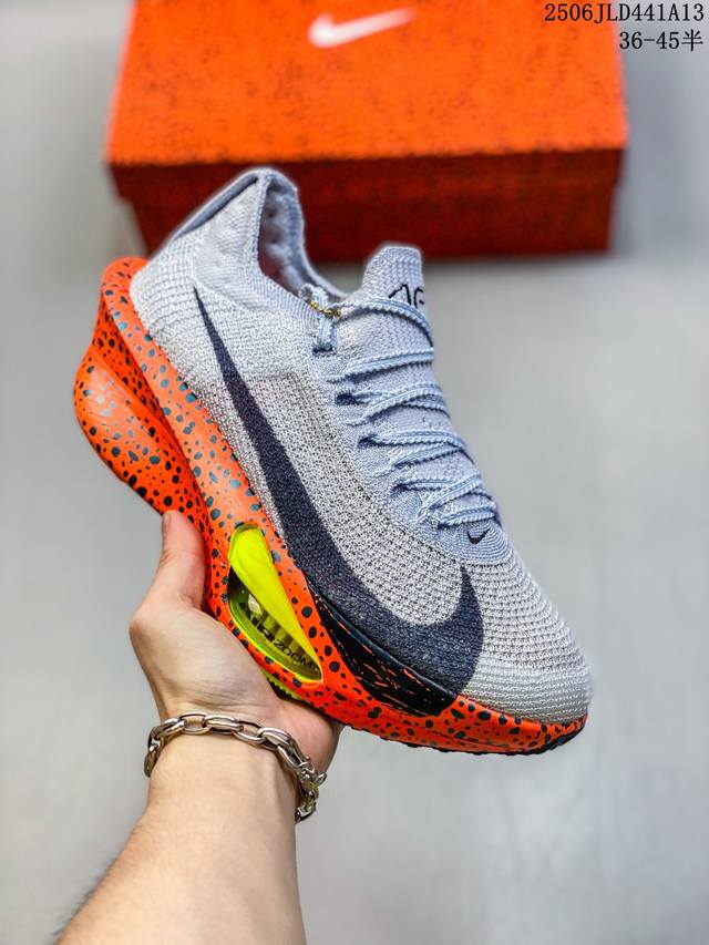 Nk Zoom Vaporfly Next 3% Prototype 年全新超级马拉松跑鞋 #鞋款搭载两个Airzoom缓震配置，中底Zoomx 泡绵从后跟延伸