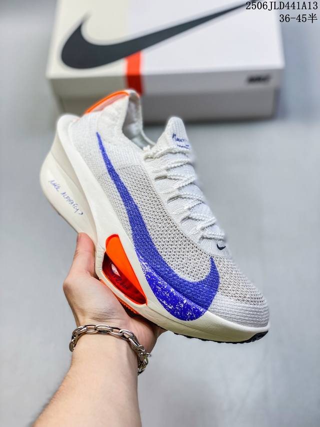 Nk Zoom Vaporfly Next 3% Prototype 年全新超级马拉松跑鞋 #鞋款搭载两个Airzoom缓震配置，中底Zoomx 泡绵从后跟延伸
