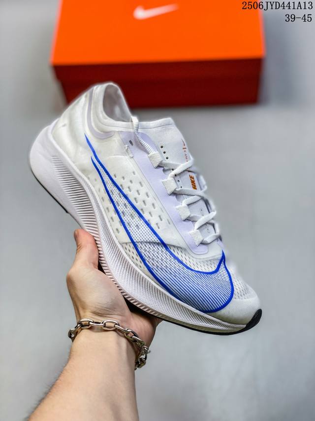 耐克Nike Zoom Fly3 新款马拉松透气登月飞马跑 更为醒目的 Swoosh 设计..尺码：39 40 40.5 41 42 42.5 43 44 44