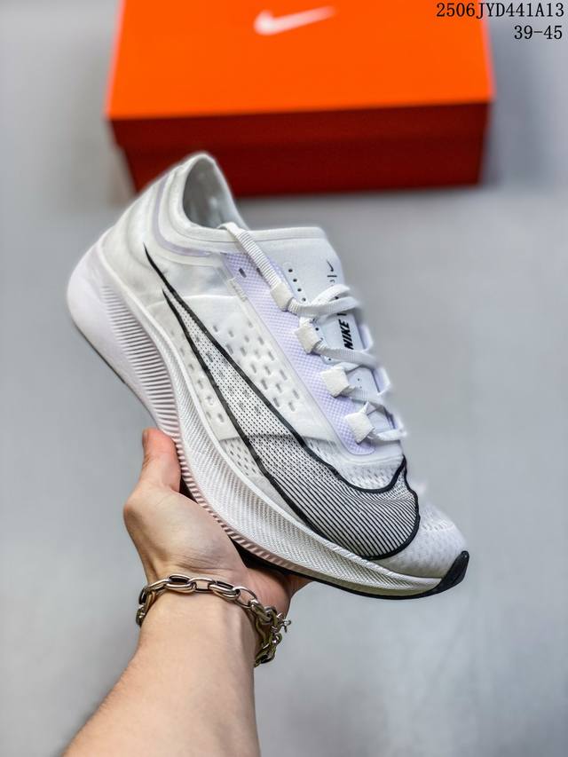 耐克Nike Zoom Fly3 新款马拉松透气登月飞马跑 更为醒目的 Swoosh 设计..尺码：39 40 40.5 41 42 42.5 43 44 44