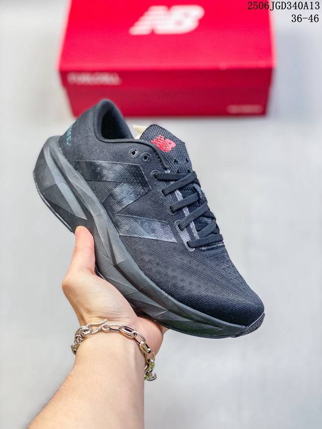 公司级 新百伦 New Balance Nb 女鞋Rc Elite系列Mfcxlk4马拉松专业竞速碳板跑步鞋。搭载全新升级的全脚掌，Fuelcell科技中底，其