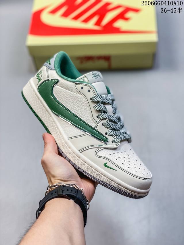 公司级 时尚元素X Jordan Air Jordan Low 倒勾 “黑白红勾斯图西联名，合作融合了Travis Scott 独特的潮流风格，个性的设计风格以