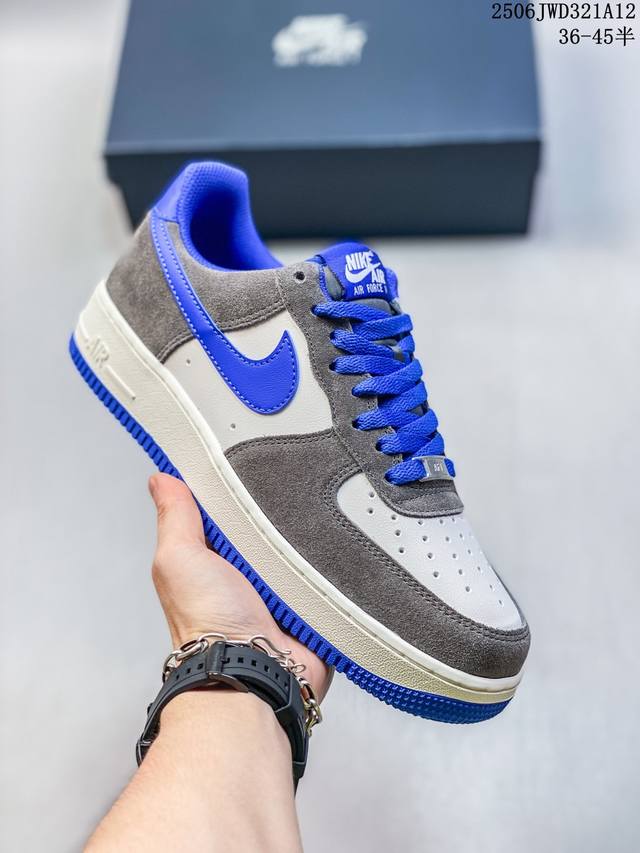公司级耐克Nike Air Force 1 07 Lv8空军一号低帮百搭休闲运动板鞋。柔软、弹性十足的缓震性能和出色的中底设计，横跨复古与现代的外型结合，造就出