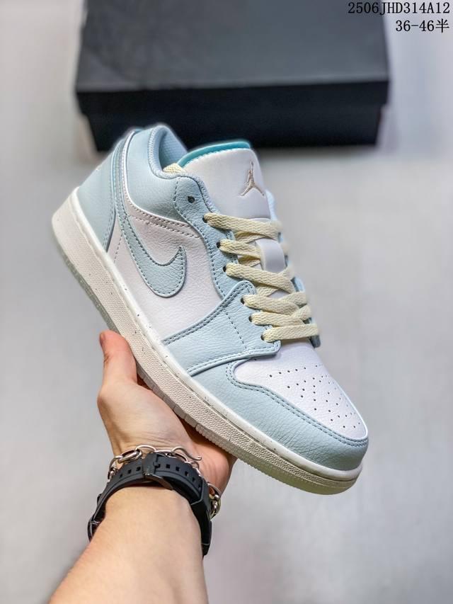 乔丹Air Jordan 1 Low Aj1乔1 同步官方配色浅蓝白低帮休闲板鞋 Hj5999 400 码数：36 36.5 37.5 38 38.5 39 4
