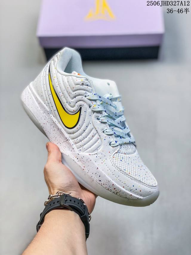 耐克 Nike 莫兰特二代 Zoom Ja 2Ep 低帮休闲运动篮球鞋 采用透气轻量网织鞋面材质配置两枚圆形Zoom Air纤维气垫重大升级，采用更为挺拔的鞋口