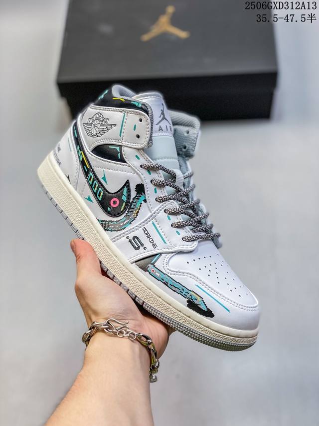 公司级带半码！ 耐克Nike Air Jordan 1 Mid“ Aj1 乔1代 乔丹一代 中邦粉蓝 蓝绿 黑白三色棉花糖经典复古文化休闲运动篮球鞋采用头层皮与