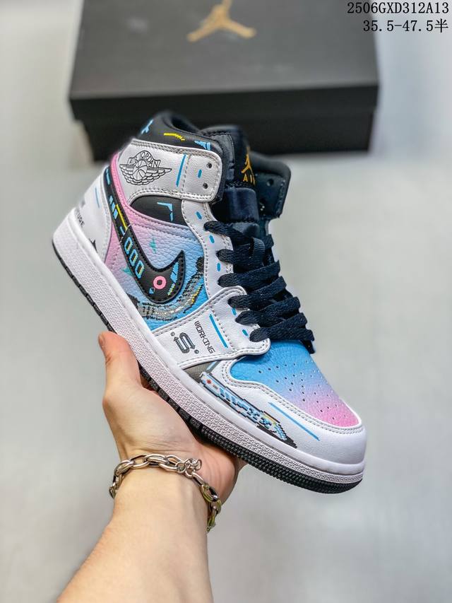 公司级带半码！ 耐克Nike Air Jordan 1 Mid“ Aj1 乔1代 乔丹一代 中邦粉蓝 蓝绿 黑白三色棉花糖经典复古文化休闲运动篮球鞋采用头层皮与