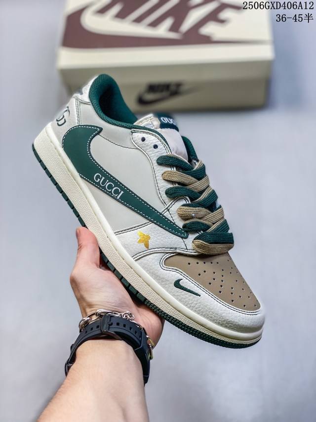 高端定制 Travis Scott X Jordan 1 Low 古驰联名-墨绿白棕 倒勾低帮休闲版本 原厂全头层皮 大厂纯原品质出货 纯正版型 定制鞋盒 皮料