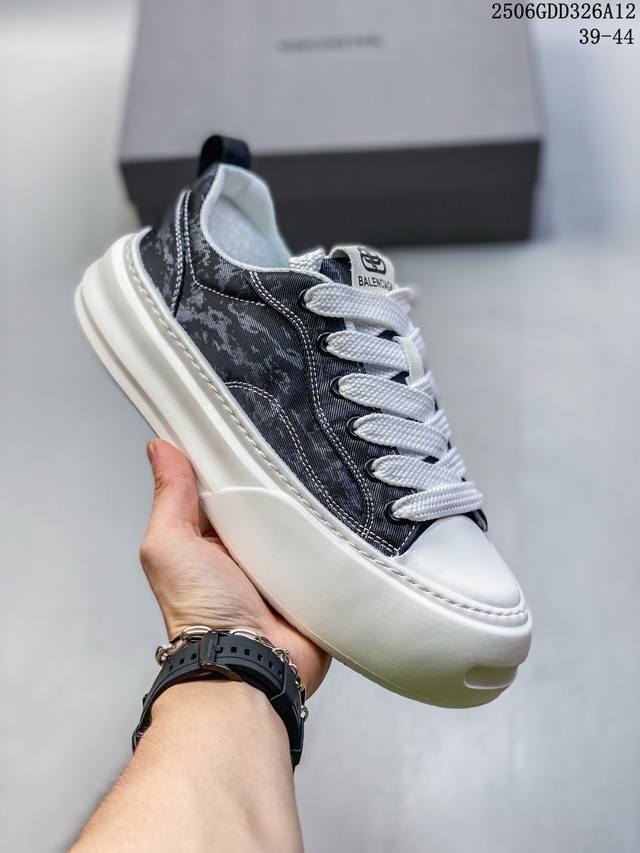 巴黎世家Balenciaga Sneaker运动休闲鞋系列低帮潮流风百搭休闲运动鞋尺码：见图 编码：06Gdd326A12