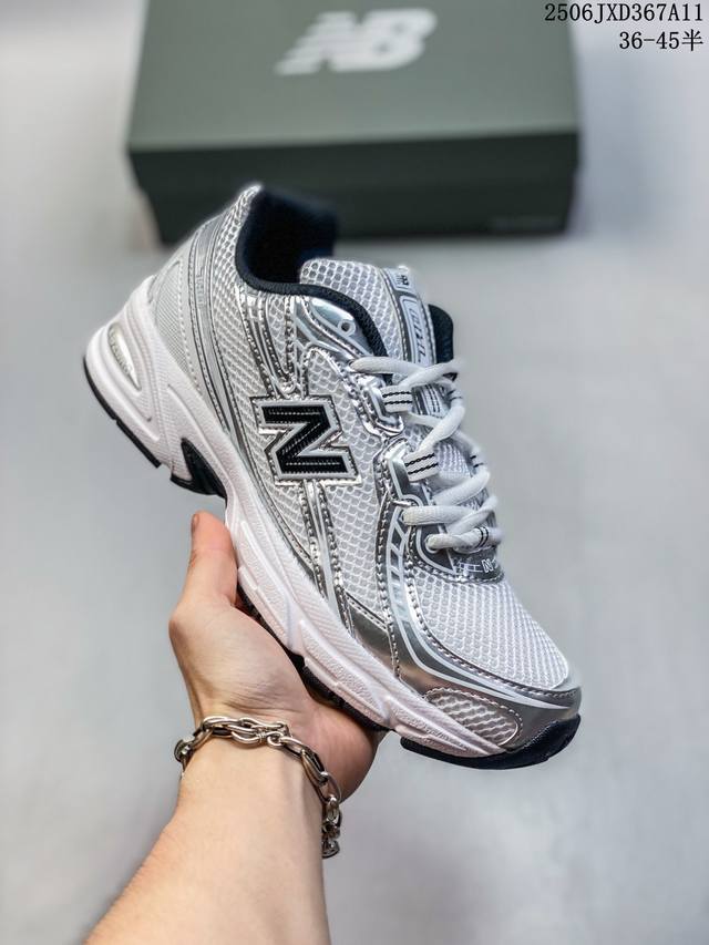 Asics Gel-Ds Trainer14柔软舒适防滑耐磨低帮 休闲跑步鞋男女同款，红头和字母穿到亚瑟士，鞋侧的虎爪Asics Logo 鞋面相互交融， 在脚