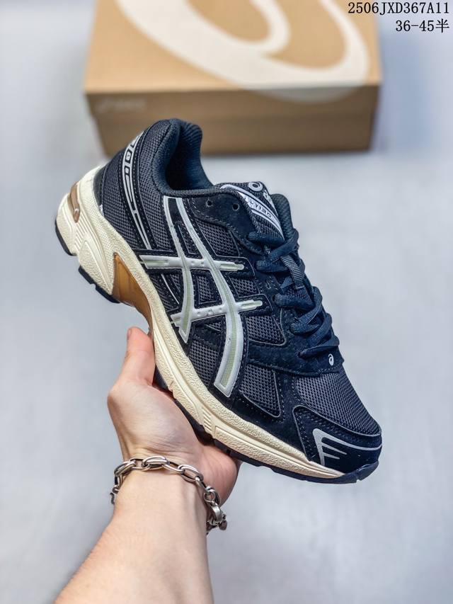 Asics Gel-1 舒适运动防滑耐磨低帮休闲跑步鞋 在透气和防滑方面也是很出色 有前掌透气网布加上鞋底X型纹路增强了透气性和地面抓地力 跑起来也能感受到减震