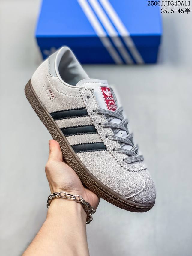 阿迪达斯 Adidas Handball Spezial 低帮三叶草学院风复古休闲板鞋 德训鞋 橡胶底柔软皮革经典运动鞋板鞋。圆头、缝合拼接设计、正面绑带、鞋舌