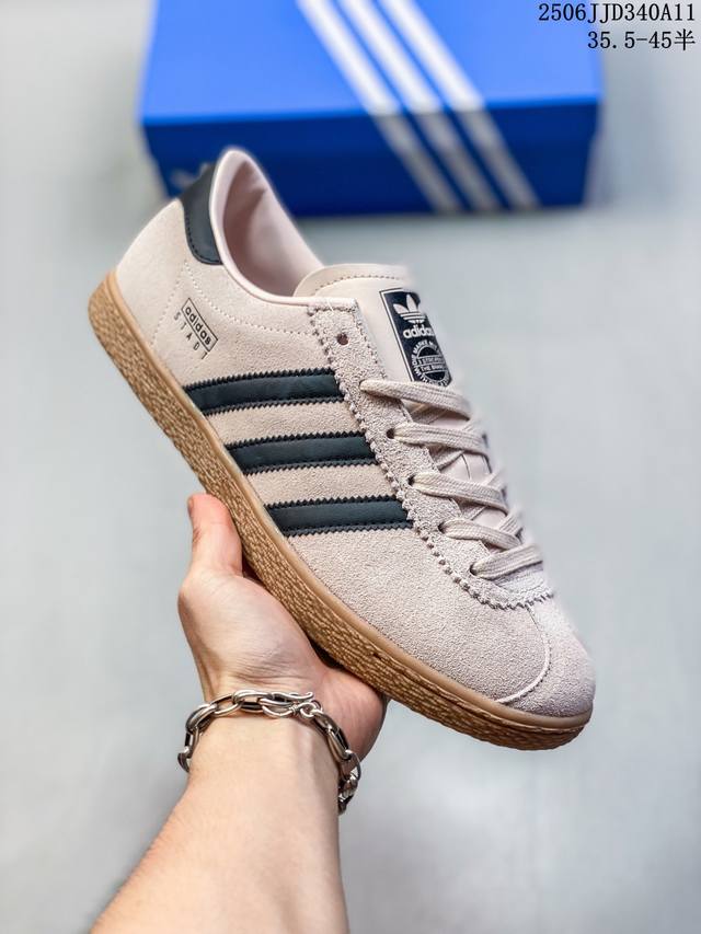 阿迪达斯 Adidas Handball Spezial 低帮三叶草学院风复古休闲板鞋 德训鞋 橡胶底柔软皮革经典运动鞋板鞋。圆头、缝合拼接设计、正面绑带、鞋舌