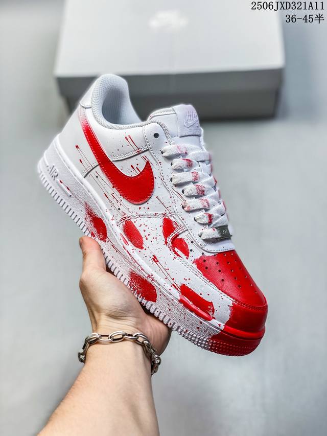 公司级耐克Nike Air Force 7 Lv8空军一号低帮百搭休闲运动板鞋。柔软、弹性十足的缓震性能和出色的中底设计，横跨复古与现代的外型结合，造就出风靡全