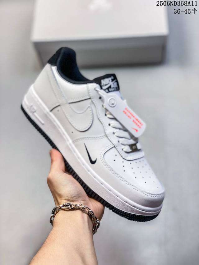 公司级耐克Nike Air Force 7空军一号低帮百搭休闲运动板鞋。柔软、弹性十足的缓震性能和出色的中底设计，横跨复古与现代的外型结合，造就出风靡全球三十多