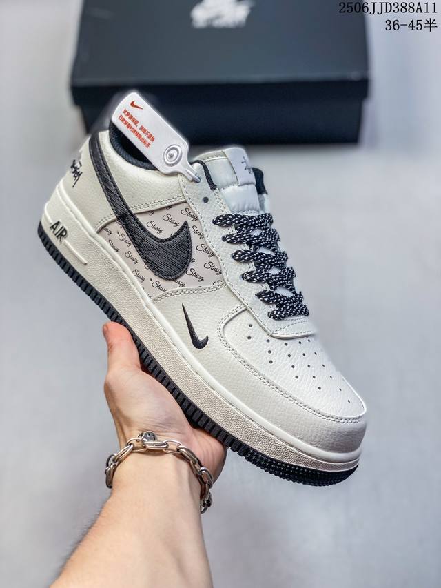 公司级耐克Nike Air Force 7 Lv8空军一号低帮百搭休闲运动板鞋。柔软、弹性十足的缓震性能和出色的中底设计，横跨复古与现代的外型结合，造就出风靡全