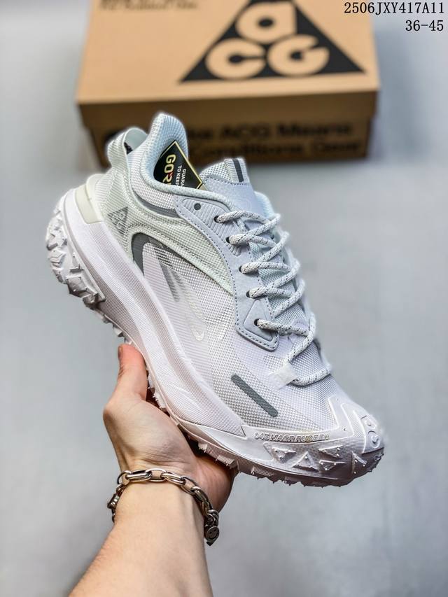 耐克 Nike Acg Mountain Fly Low Gtx Se 男女子运动鞋户外登山徒步鞋采用匠心设计，打造耐穿迅疾风格，让你在沙漠、峡谷和深山中探险时