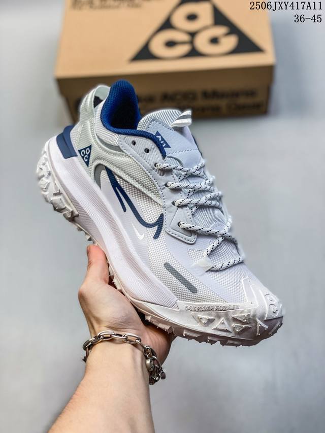 耐克 Nike Acg Mountain Fly Low Gtx Se 男女子运动鞋户外登山徒步鞋采用匠心设计，打造耐穿迅疾风格，让你在沙漠、峡谷和深山中探险时