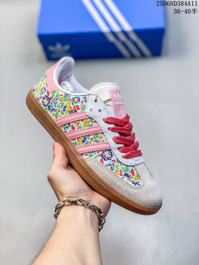 阿迪达斯 Adidas Stadt 舒适透气 百搭潮流 复古时尚 德训鞋 柔软舒适 防滑耐磨 低帮 运动板鞋 男女同款。休闲鞋特色：设计师大胆选择粉色打底，比较