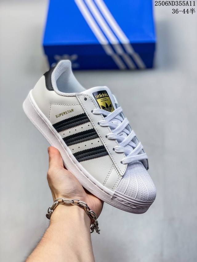Ad Originals Superstar 经典复古贝壳头板鞋 Eg4959 诞生于1969年 是第一双将全皮面鞋 身与橡胶鞋头结合在一起的低帮篮球鞋 Sup