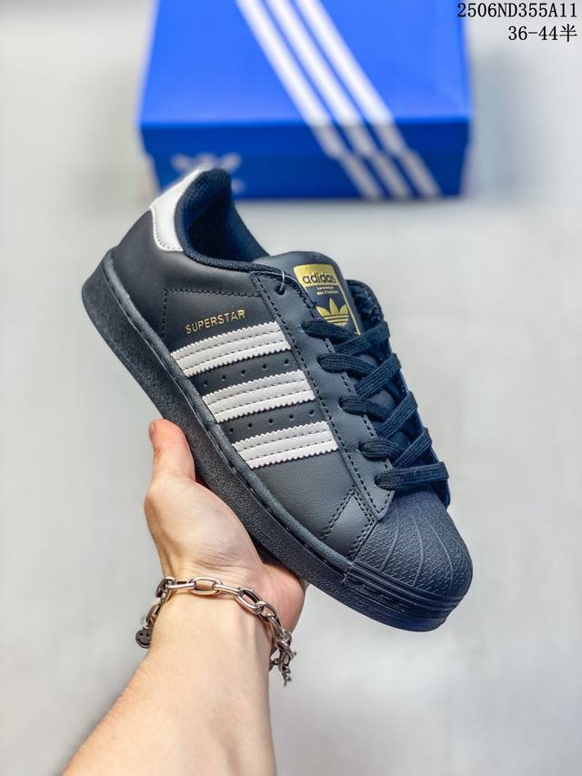 Ad Originals Superstar 经典复古贝壳头板鞋 Eg4959 诞生于1969年 是第一双将全皮面鞋 身与橡胶鞋头结合在一起的低帮篮球鞋 Sup