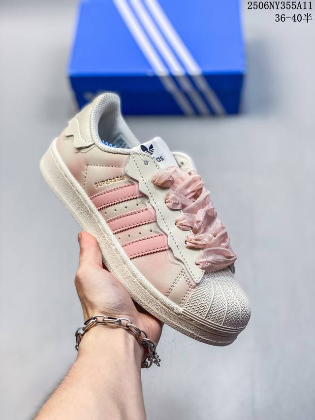 Ad Originals Superstar 经典复古贝壳头板鞋 Eg4959 诞生于1969年 是第一双将全皮面鞋 身与橡胶鞋头结合在一起的低帮篮球鞋 Sup