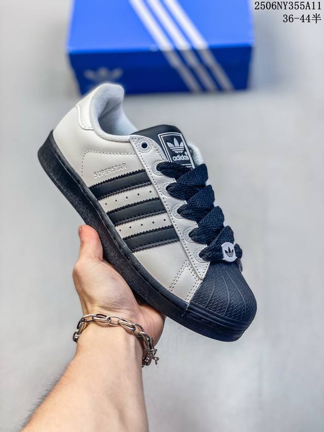 Ad Originals Superstar 经典复古贝壳头板鞋 Eg4959 诞生于1969年 是第一双将全皮面鞋 身与橡胶鞋头结合在一起的低帮篮球鞋 Sup
