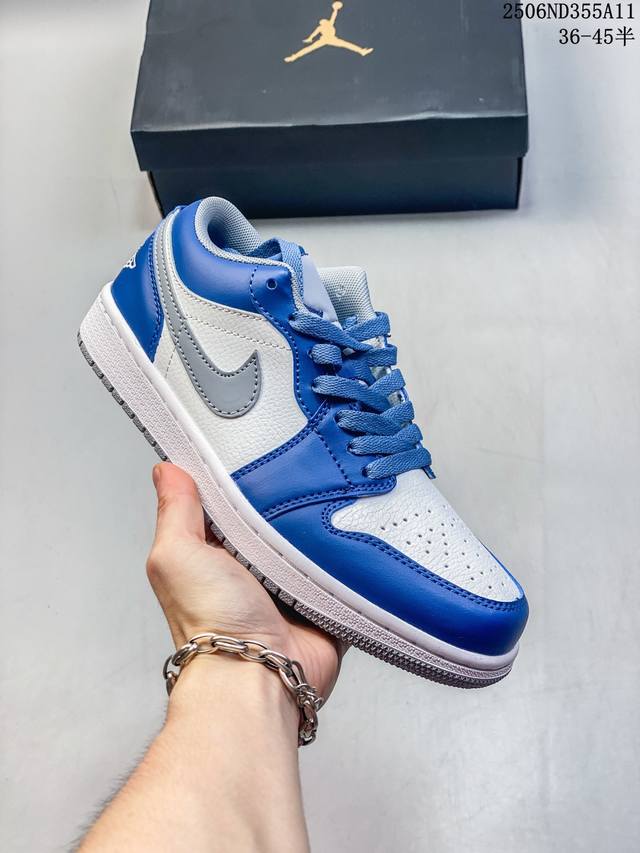 真标带半码 Air Jordan1 Low Aj1乔1低帮休闲板鞋 同步官方配色 原档冲孔鞋头 正确满胶鞋垫 四线拉帮 原厂织唛标 鞋舌高弹海绵填充。 Size
