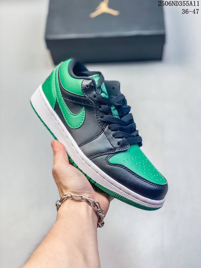 真标带半码 Air Jordan1 Low Aj1乔1低帮休闲板鞋 同步官方配色 原档冲孔鞋头 正确满胶鞋垫 四线拉帮 原厂织唛标 鞋舌高弹海绵填充。 Size