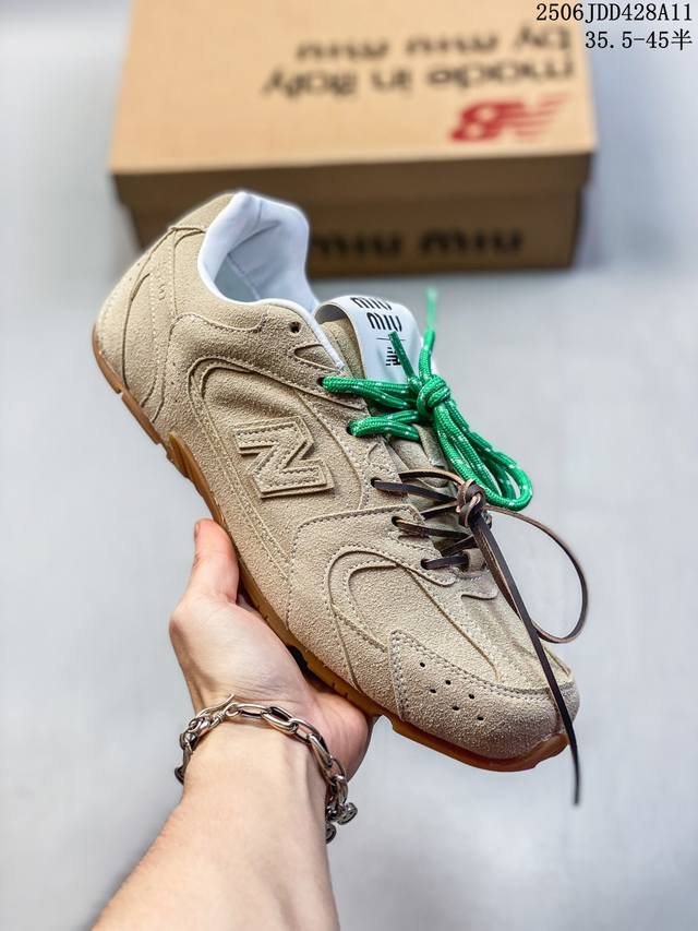 New Balance 530 复古跑鞋 这双鞋确实是Nb家经典复古款式之一，以全新科技诠释，成功打造530鞋款，鞋面在保持530基本线条和片层结构的同时，采用