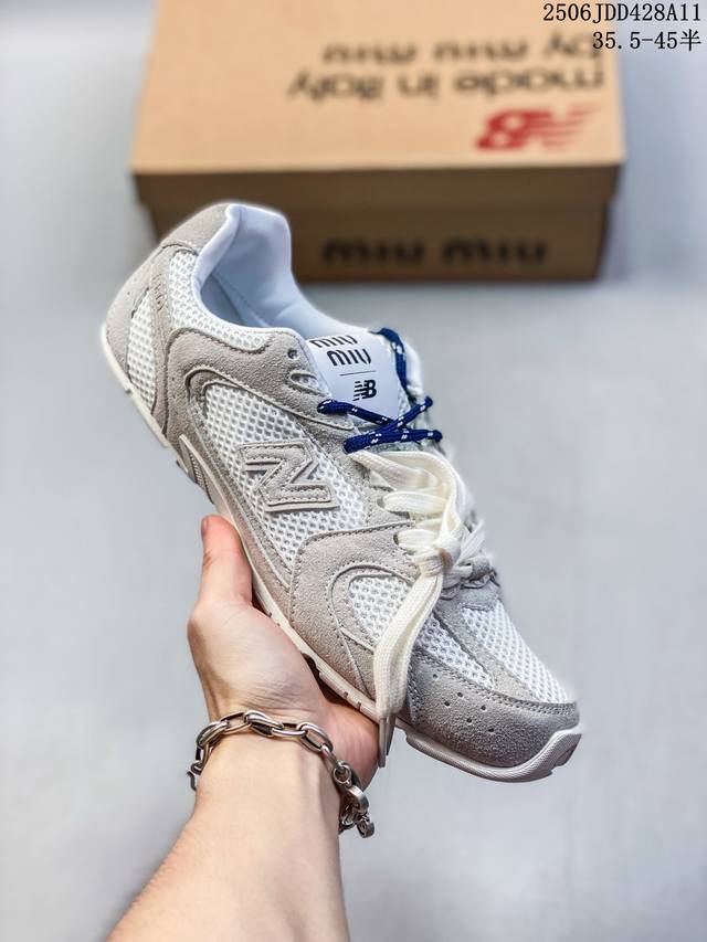 New Balance 530 复古跑鞋 这双鞋确实是Nb家经典复古款式之一，以全新科技诠释，成功打造530鞋款，鞋面在保持530基本线条和片层结构的同时，采用