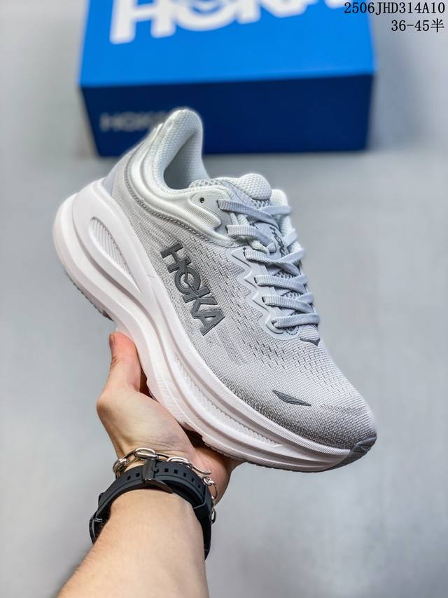Hoka One One Bondi 9 机能缓震跑鞋 1162011 Cylt 鞋面部分采用工程网眼面料，可以确保必要的透气性能。使用了全新的莱卡橡筋，这大大