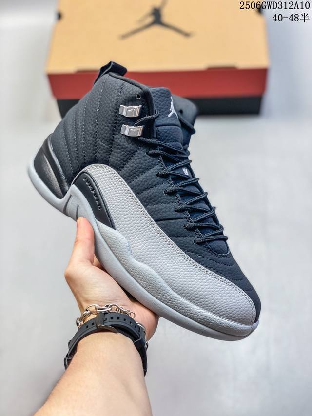 头层公司级真碳版本 乔丹Air Jordan 12Retrolowie 高帮 Aj12乔丹11代 Aj12乔12高邦 乔丹篮球鞋系列 通过蓝白色的组合呈现整体轮