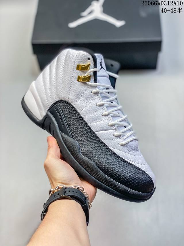 头层公司级真碳版本 乔丹Air Jordan 12Retrolowie 高帮 Aj12乔丹11代 Aj12乔12高邦 乔丹篮球鞋系列 通过蓝白色的组合呈现整体轮