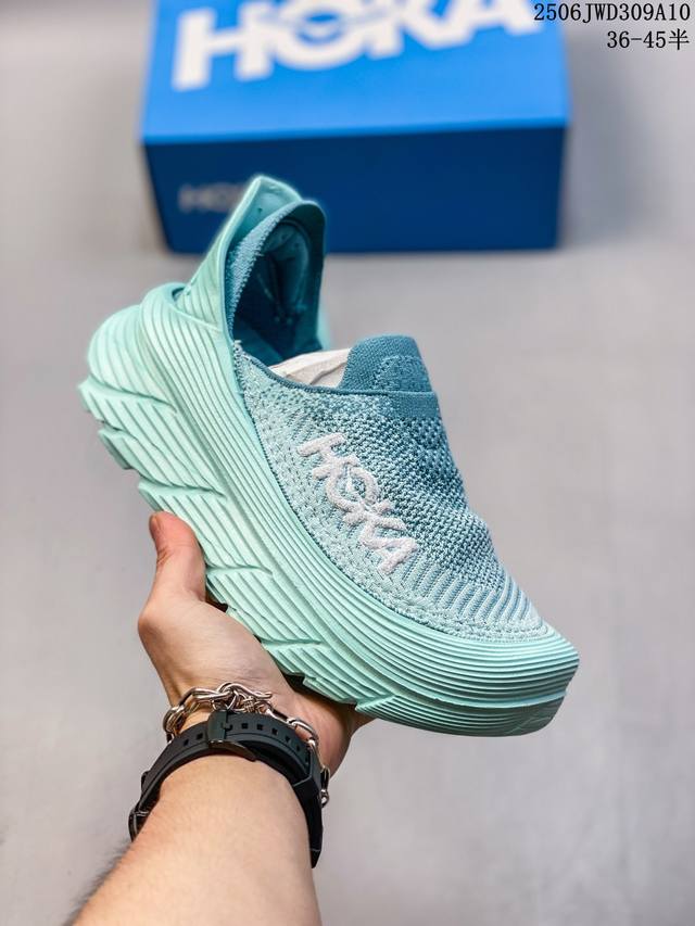 Hoka 霍卡 男女鞋真标半码制，升级原楦原纸版开发版型，采用飞织袜式极简针织科技鞋面材质，内嵌加厚Pu减震鞋垫，外置轻量橡胶化高弹Eva缓震大底极佳舒适穿搭利