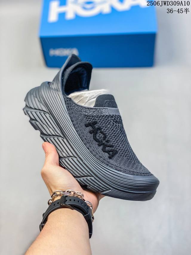 Hoka 霍卡 男女鞋真标半码制，升级原楦原纸版开发版型，采用飞织袜式极简针织科技鞋面材质，内嵌加厚Pu减震鞋垫，外置轻量橡胶化高弹Eva缓震大底极佳舒适穿搭利