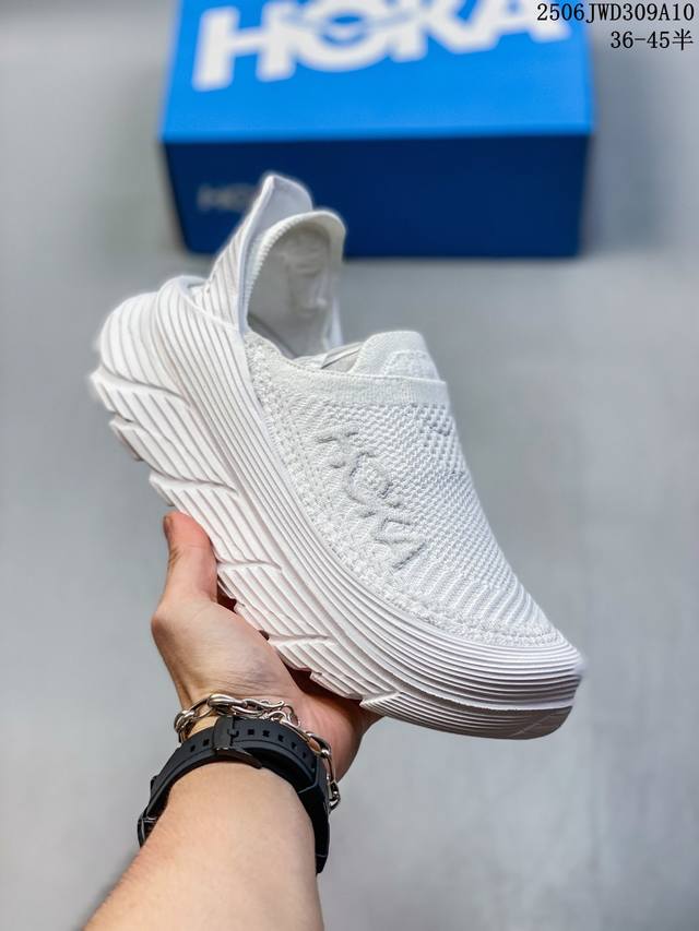 Hoka 霍卡 男女鞋真标半码制，升级原楦原纸版开发版型，采用飞织袜式极简针织科技鞋面材质，内嵌加厚Pu减震鞋垫，外置轻量橡胶化高弹Eva缓震大底极佳舒适穿搭利