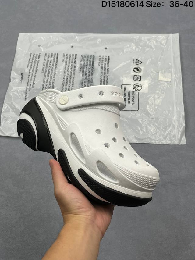 Crocs Classic Clog 卡骆驰休闲沙滩洞洞鞋拖鞋凉鞋泡芙鞋 透明防水袋包装 注意配件需单独购买 超轻Croslite专利材料打造 鞋面更加耐用易清