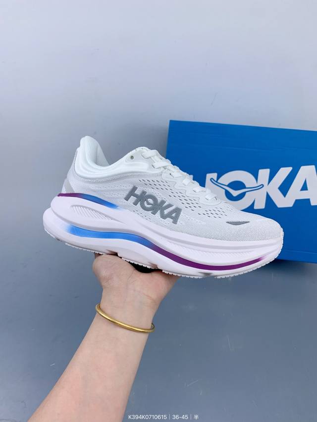 公司级 Hoka Bondi 9 邦迪9代 高品质 原材料开发 鞋面采用特别透气的工程网布 中底还是Hoka经典的厚底设计。 鞋底采用Eva板材发泡 脚感舒适