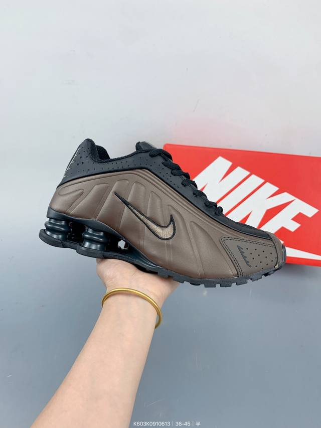 牙买加裔英国设计师 Martine Rose 今番再携去年与 Nike 合作推出联名鞋款 Nike Shox Mr4 全新配色回归。 Size：如图 编码：K6