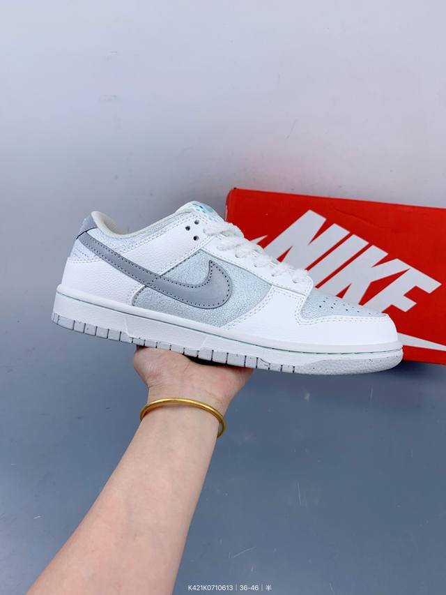 耐克Nike Sb Dunk Low 扣篮系列 复古低帮休闲运动滑板板鞋。采用脚感柔软舒适Zoomair气垫，有效吸收滑板等极限运动在落地时带来的冲击力，为街头