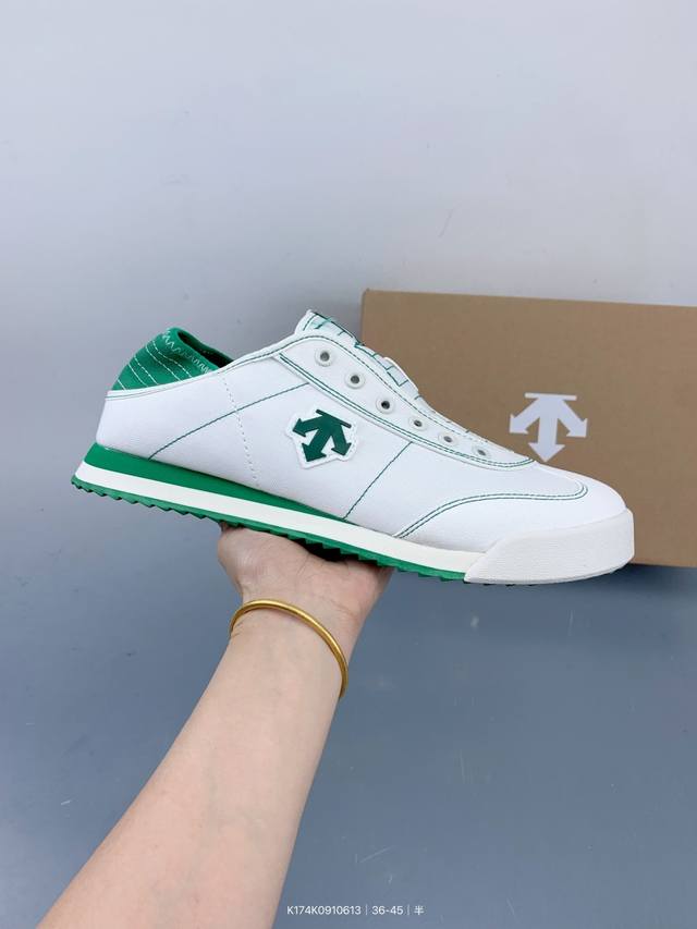 公司级 Descente Chron Chron Tempo Slip-On迪桑特男女同款Chron复古帆布运动休闲鞋，舒适透气鞋面易清洁、侧面硅胶设计、鞋舌与