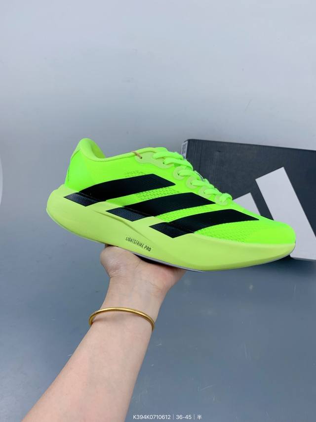 Adidas Adizero Evo Sl 阿迪超轻透气缓震跑鞋 整体外观造型与Adizero Adios Pro Evo 1非常相似 中底配置方面搭载全掌Li