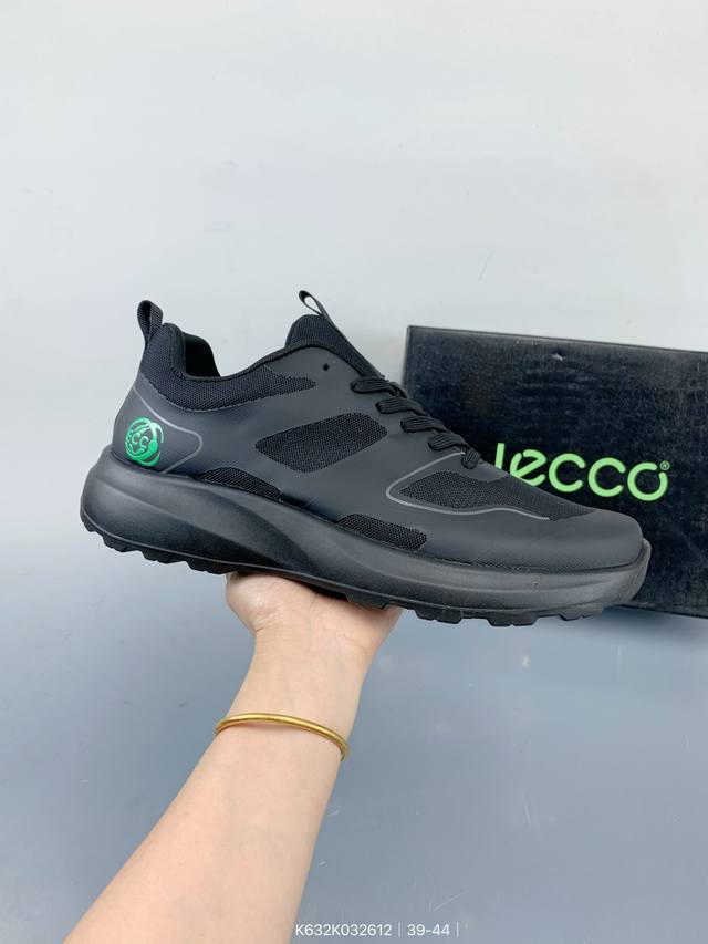 Ecco爱步 广东原版透气 配备原版三件套 防尘纸 高弹大底 全头层牛皮 新款百搭休闲款 纯手工制成 鞋面走线工整 清晰质感 原单品质 拼接运动透气网布 采用E