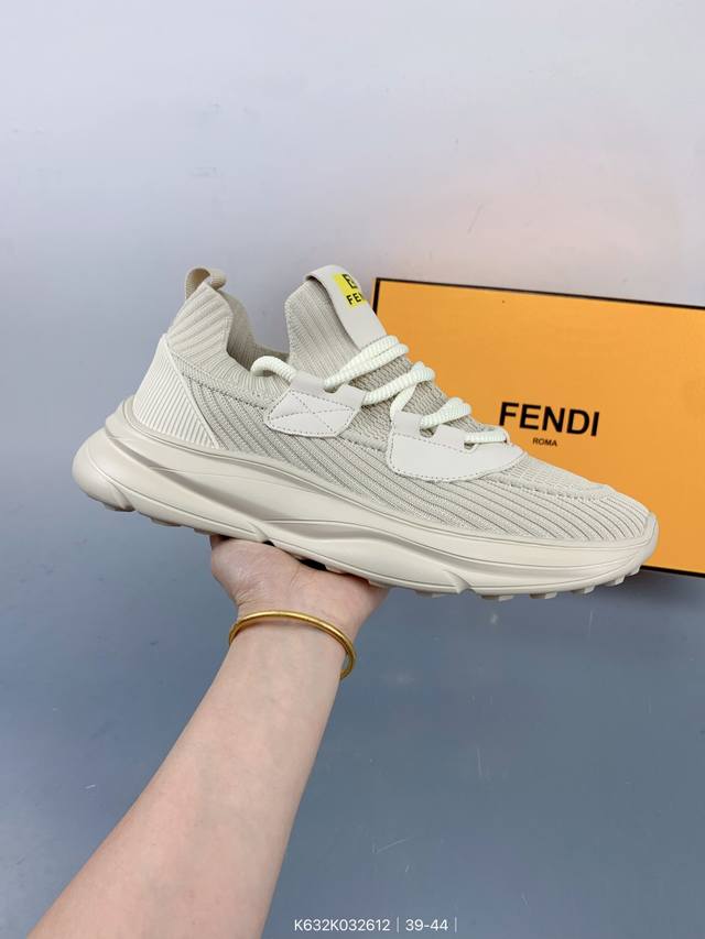 Fendi 芬迪 板鞋 休闲鞋 独家官网一比一开模 渠道原装订单 釆用精选舒适面料 鞋面走线工整 清晰质感 高端时尚 简约大气 Size：如图 编码：K63 3