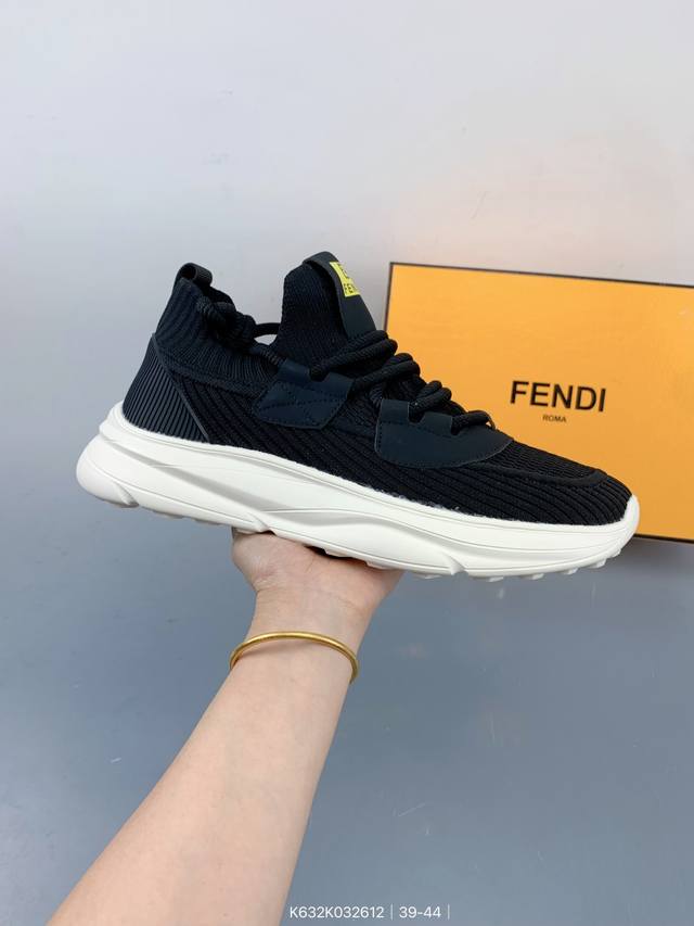 Fendi 芬迪 板鞋 休闲鞋 独家官网一比一开模 渠道原装订单 釆用精选舒适面料 鞋面走线工整 清晰质感 高端时尚 简约大气 Size：如图 编码：K63 3