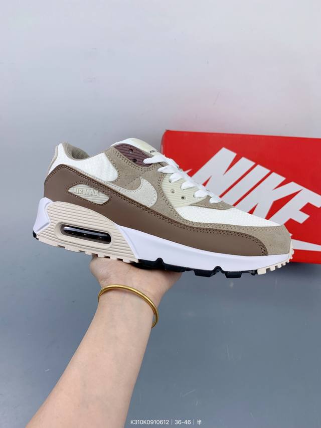 公司级耐克Nike Air Max 90 经典复古小气垫缓震跑鞋 鞋面由皮和革织物打造，犀利的条线打造出酷劲十的足视觉效果 网布鞋增面强透气性，穿着为极舒适 经
