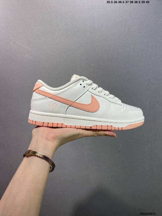 公司级Nike Dunk Low Retro 此款以简约大方的造型设计，给人以随性休闲的时尚格调，穿着舒适轻便，运动灵活自如，满足日常个性穿搭。 货号: Hf5