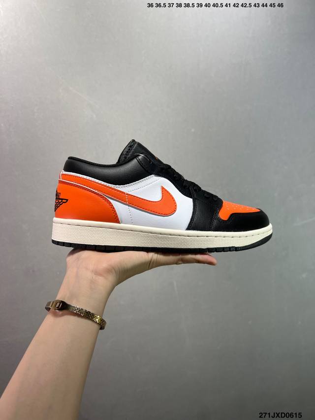公司级Nike Air Jordan 1 Low Aj1乔1低帮休闲板鞋 同步官方配色 原档冲孔鞋头 四线拉帮 鞋舌高弹海绵填充 官方货号:553558 113